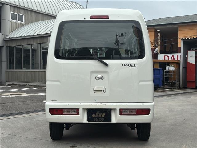Daihatsu Hijet Cargo 6