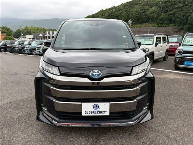 Toyota Noah 4