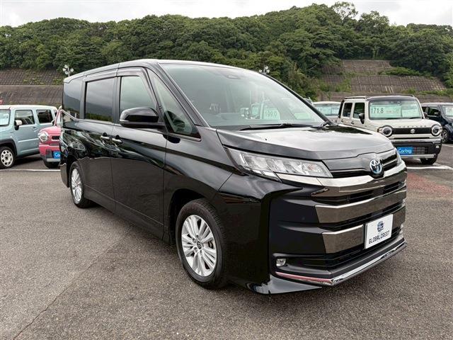 Toyota Noah 5