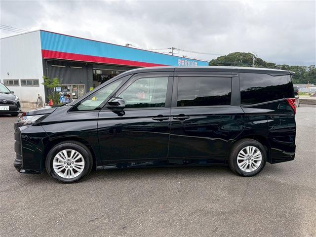 Toyota Noah 9