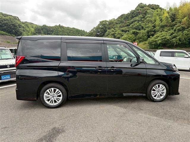 Toyota Noah 10