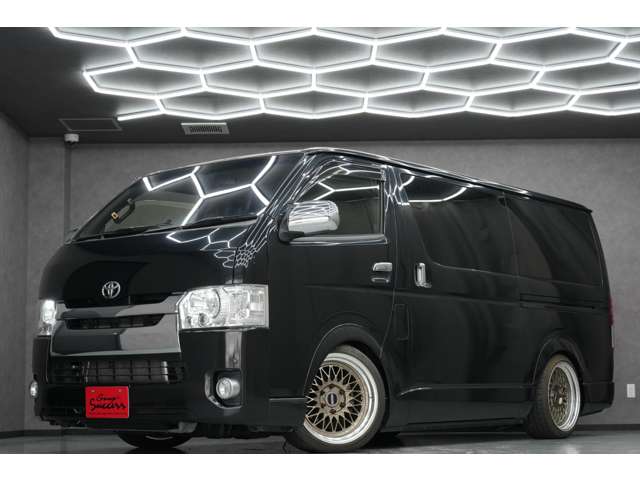 Toyota Hiace Van 11