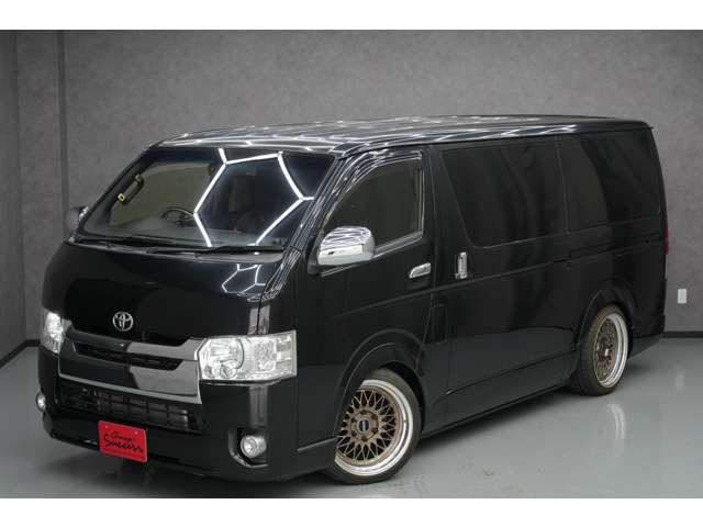 Toyota Hiace Van 12