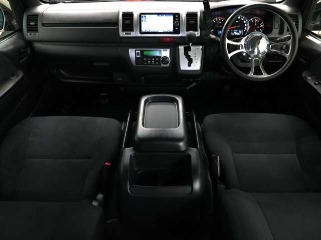 Toyota Hiace Van 5