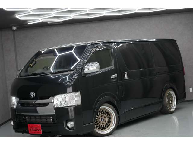 Toyota Hiace Van 6