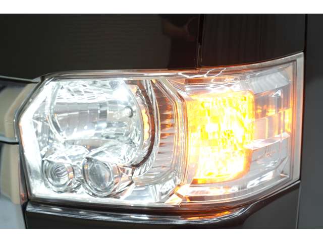 Toyota Hiace Van 9