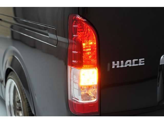 Toyota Hiace Van 10