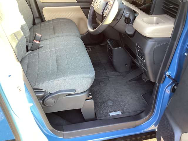 Mitsubishi Delica Mini 6