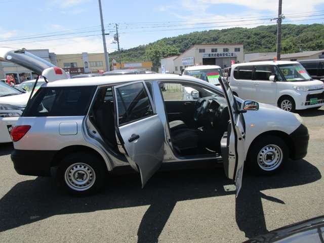 Nissan AD 5