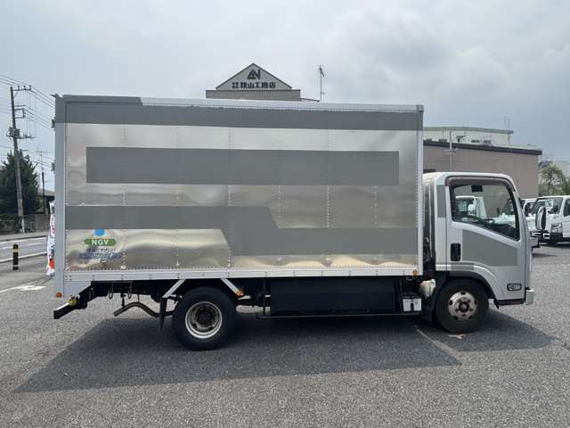 Isuzu Elf 12