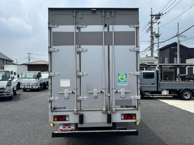 Isuzu Elf 9