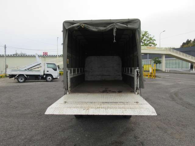 Isuzu Elf 8