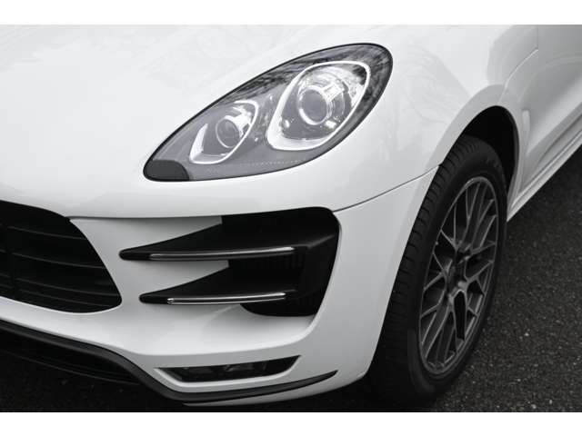 Porsche Macan 4