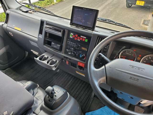 Isuzu Elf 12
