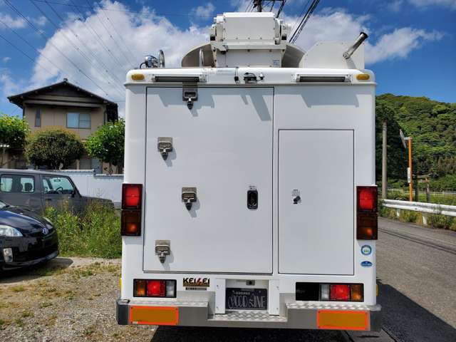 Isuzu Elf 7