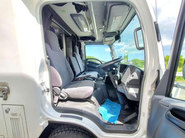 Isuzu Elf 9