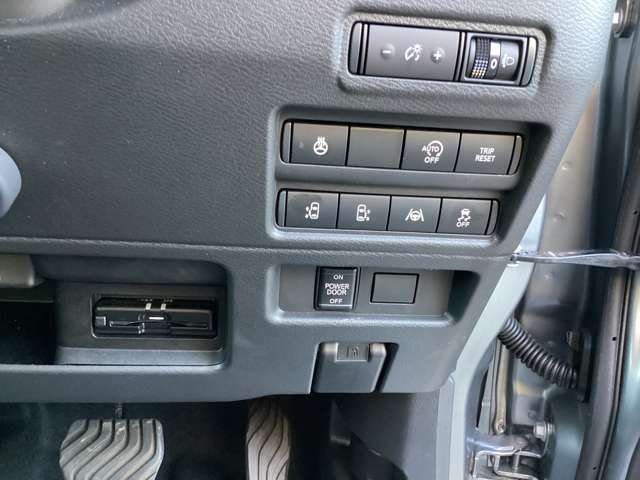 Mitsubishi Delica Mini 8