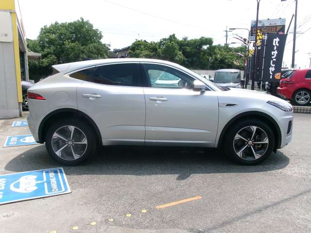 Jaguar E-Pace 11
