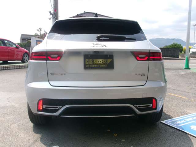 Jaguar E-Pace 9