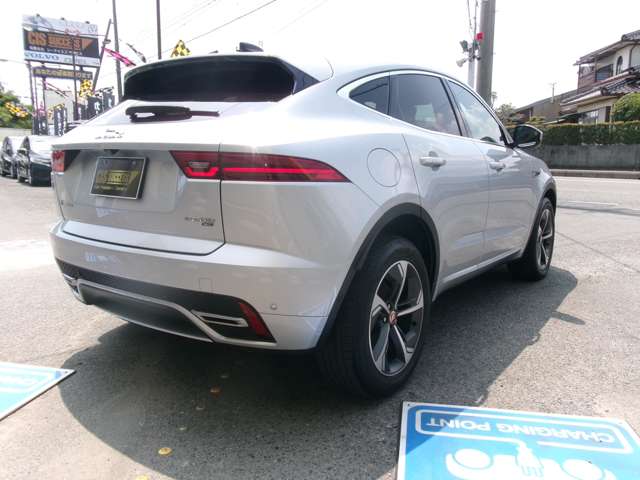 Jaguar E-Pace 10