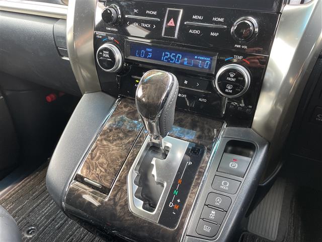 Toyota Alphard 12