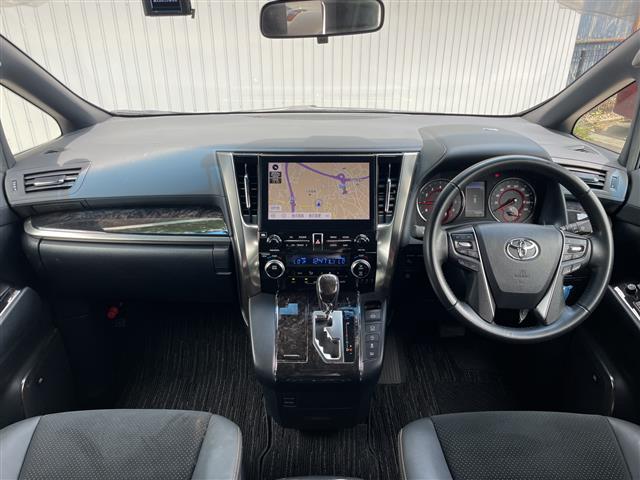 Toyota Alphard 5