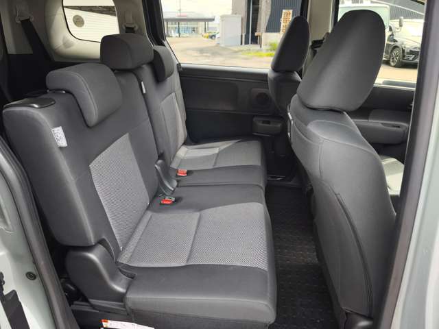 Toyota Sienta 11