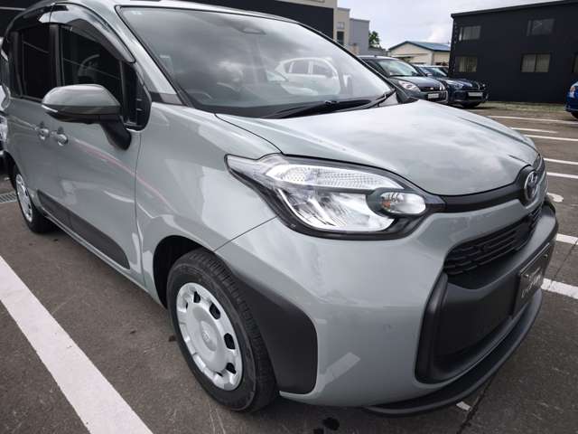 Toyota Sienta 3
