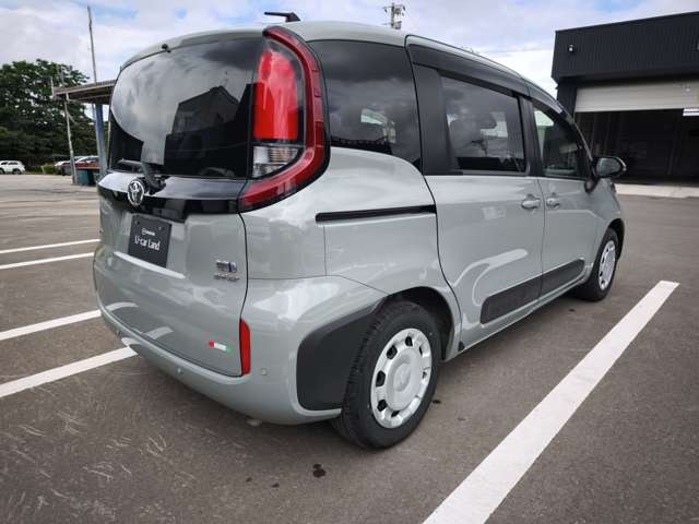 Toyota Sienta 5