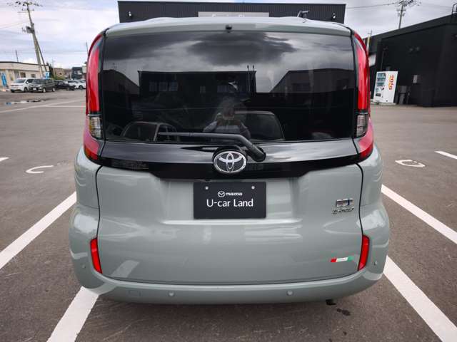 Toyota Sienta 6