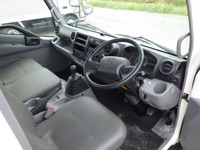 Hino Dutro 9