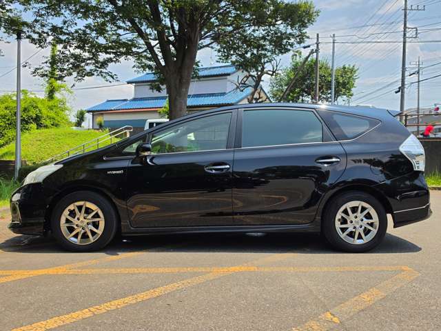 Toyota Prius α 4
