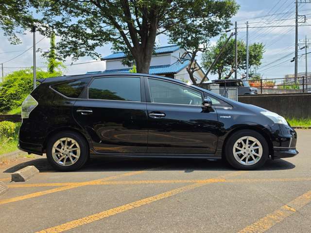 Toyota Prius α 5