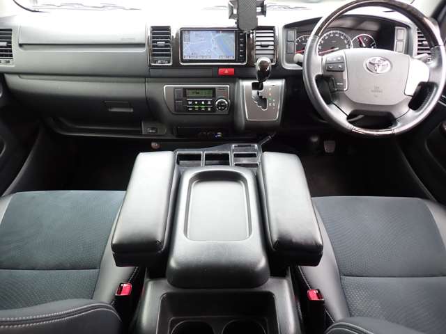 Toyota Hiace Van 8