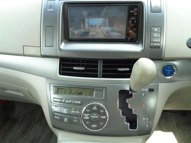 Toyota Estima Hybrid 12