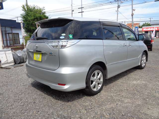 Toyota Estima Hybrid 3