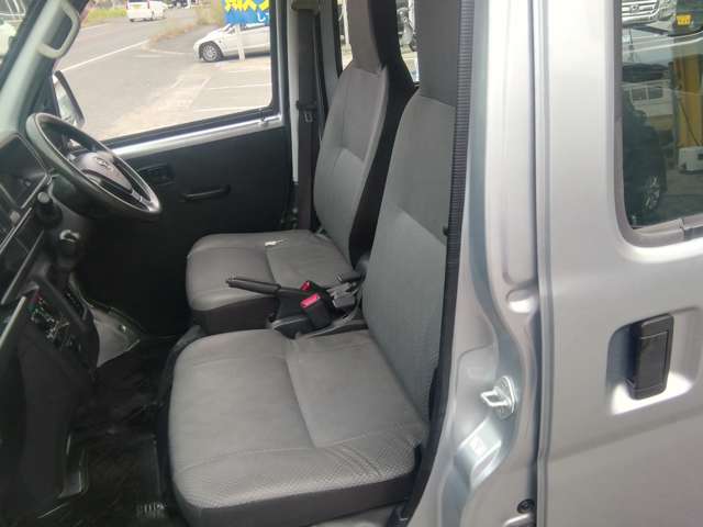 Daihatsu Hijet Cargo 11