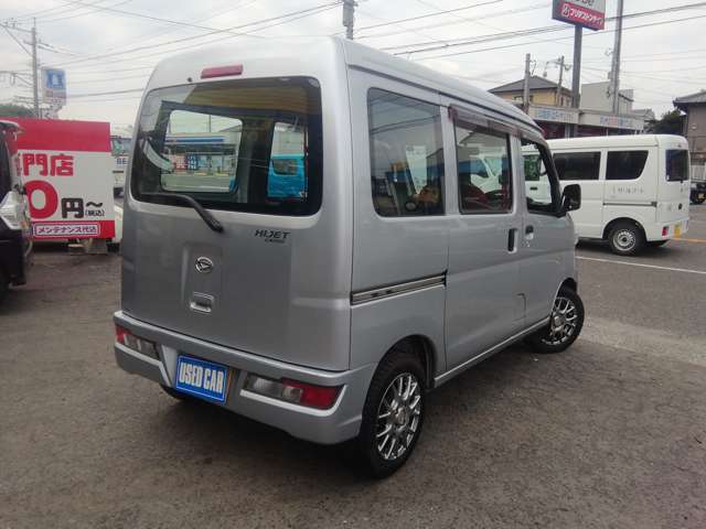 Daihatsu Hijet Cargo 4