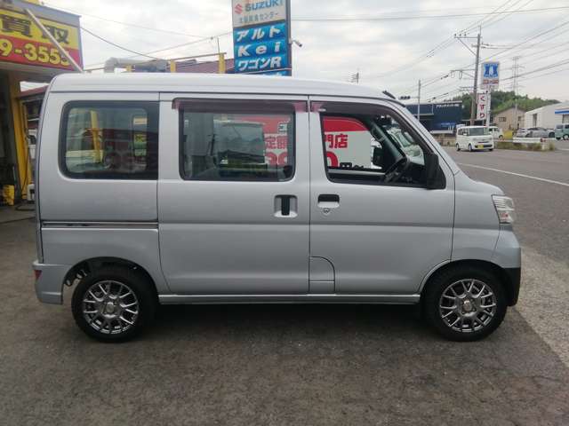 Daihatsu Hijet Cargo 8