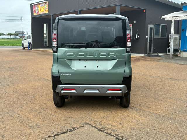 Mitsubishi Delica Mini 6