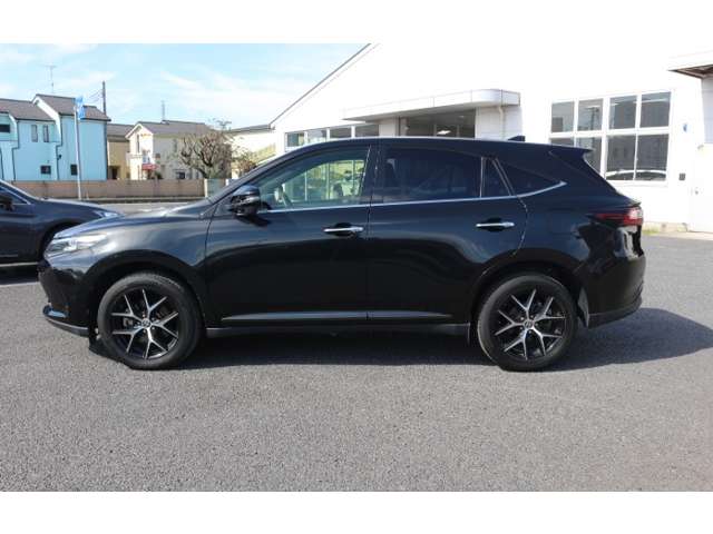 Toyota Harrier 3