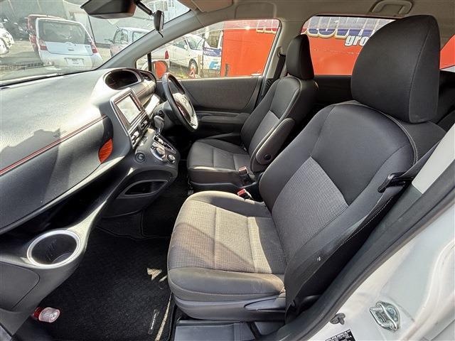 Toyota Sienta 4