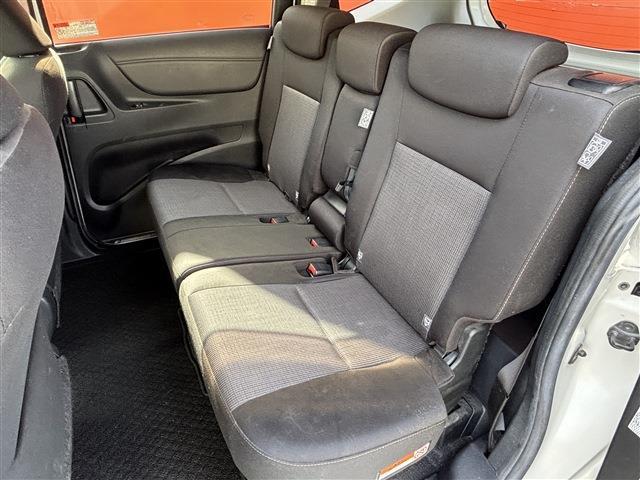 Toyota Sienta 5