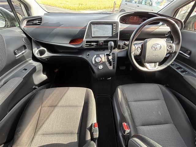 Toyota Sienta 6