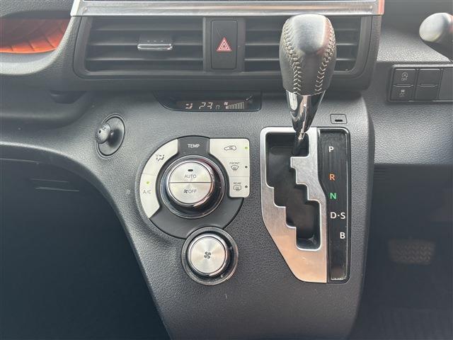 Toyota Sienta 10