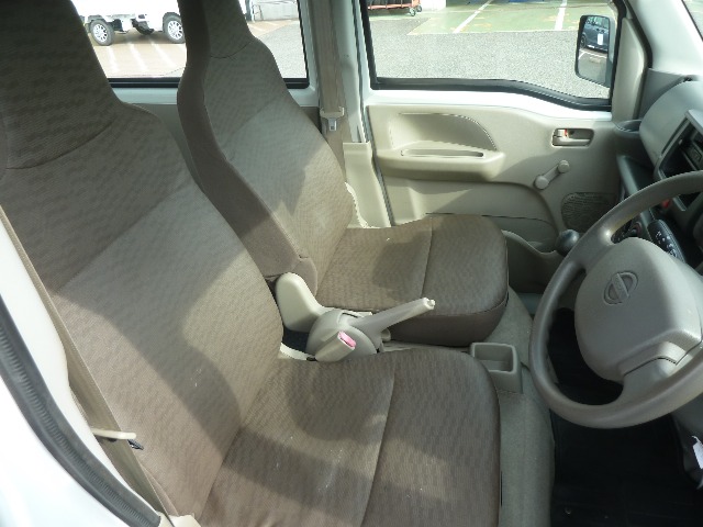 Nissan NV100 Clipper 11