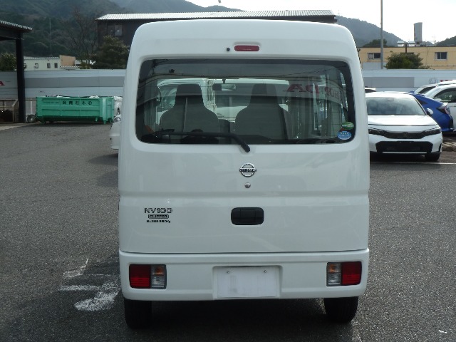 Nissan NV100 Clipper 4