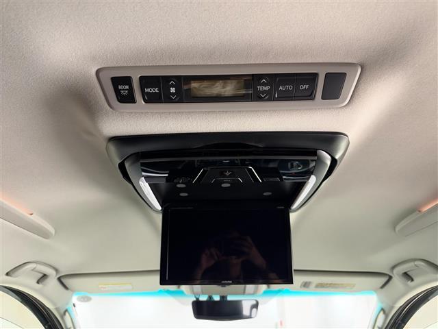 Toyota Vellfire 7