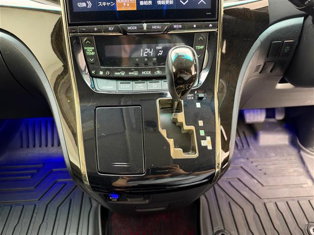 Toyota Vellfire 8