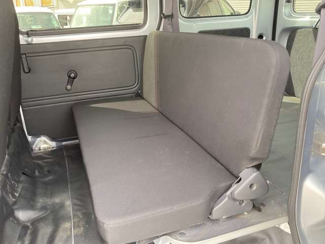 Daihatsu Hijet Cargo 11